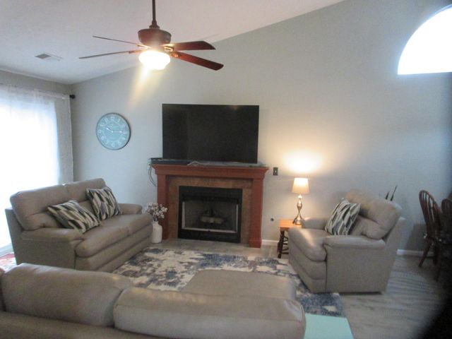 1076 Hampshire Place, Florence, KY 41042