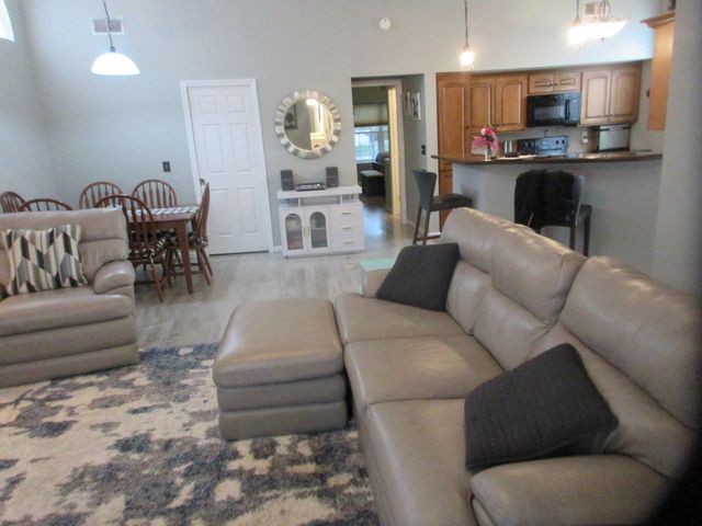 1076 Hampshire Place, Florence, KY 41042