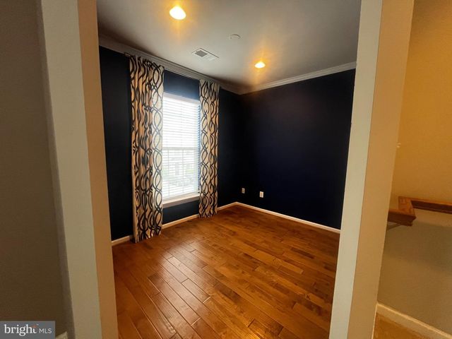 8195 FALLS GROVE DR, Manassas, VA 20111