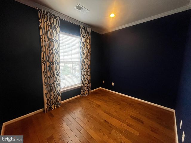 8195 FALLS GROVE DR, Manassas, VA 20111