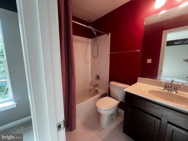 8195 FALLS GROVE DR, Manassas, VA 20111