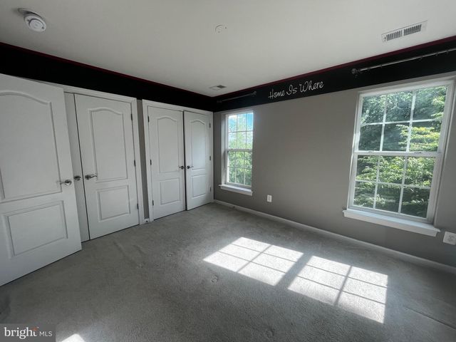 8195 FALLS GROVE DR, Manassas, VA 20111