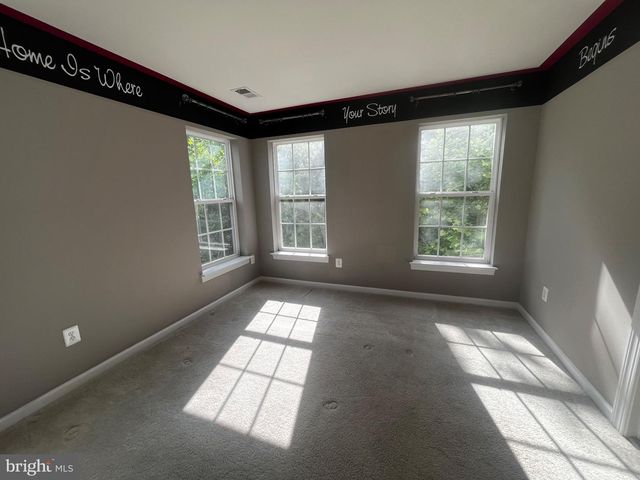 8195 FALLS GROVE DR, Manassas, VA 20111