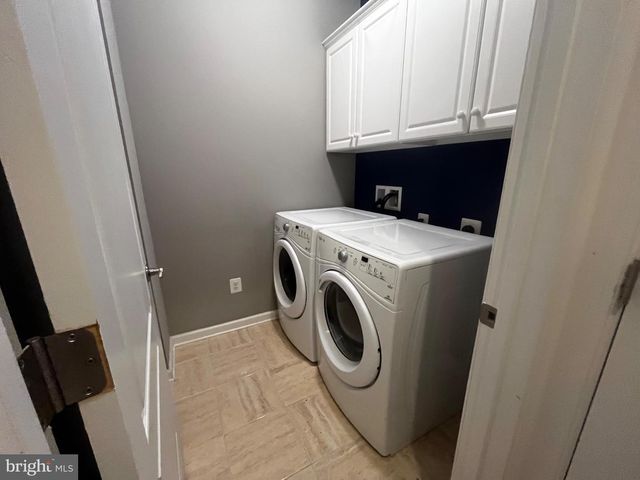 8195 FALLS GROVE DR, Manassas, VA 20111
