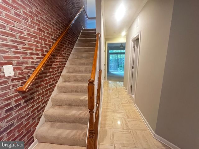 8195 FALLS GROVE DR, Manassas, VA 20111