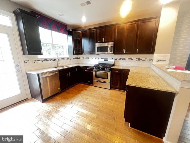 8195 FALLS GROVE DR, Manassas, VA 20111