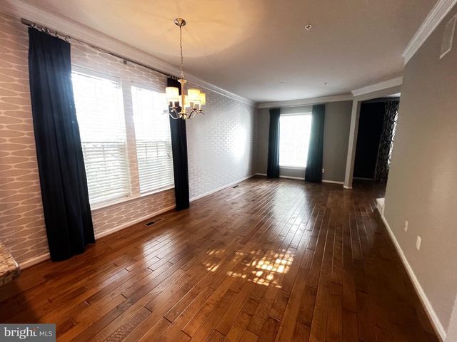 8195 FALLS GROVE DR, Manassas, VA 20111