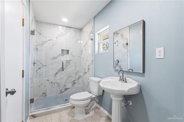 411 E Austin Avenue, Alamo, TX 78516