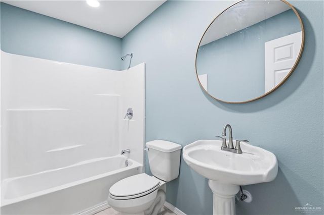 411 E Austin Avenue, Alamo, TX 78516