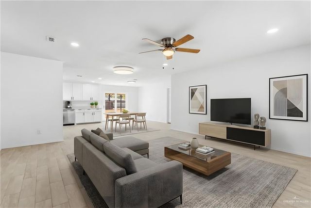 411 E Austin Avenue, Alamo, TX 78516