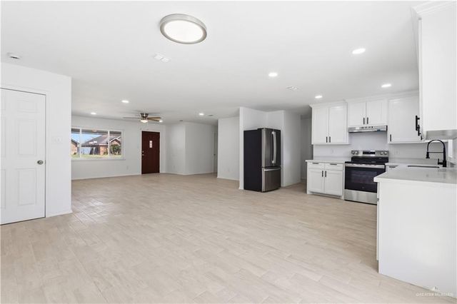 411 E Austin Avenue, Alamo, TX 78516