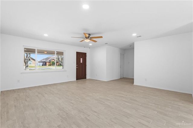 411 E Austin Avenue, Alamo, TX 78516