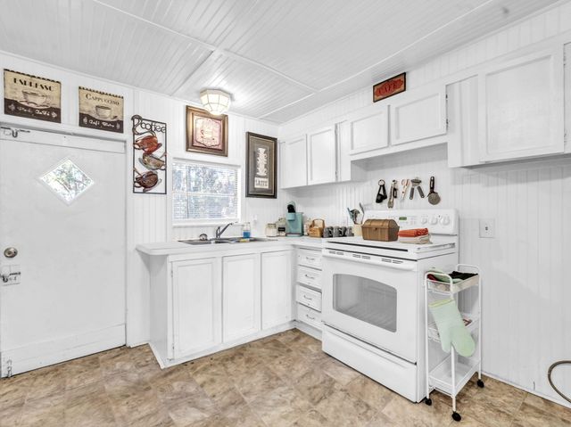 9028 Larker Woods Drive, Navarre, FL 32566