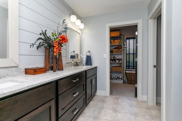 1644 SPRING MOUNTAIN DR, Columbia, MO 65201