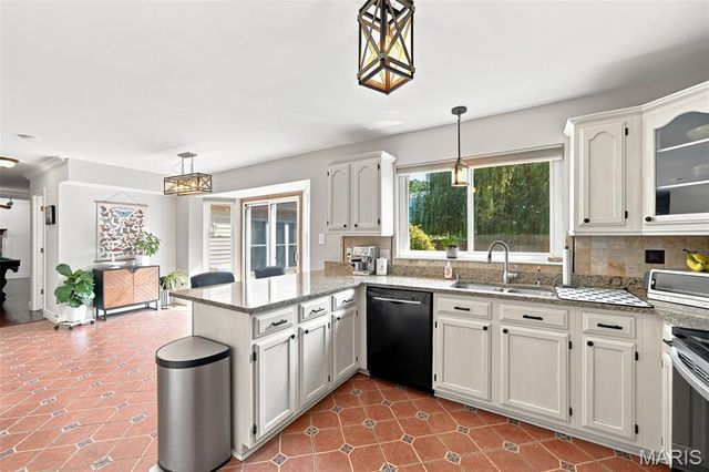 1042 Remington Oaks Court, Fenton, MO 63026