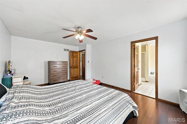 1042 Remington Oaks Court, Fenton, MO 63026