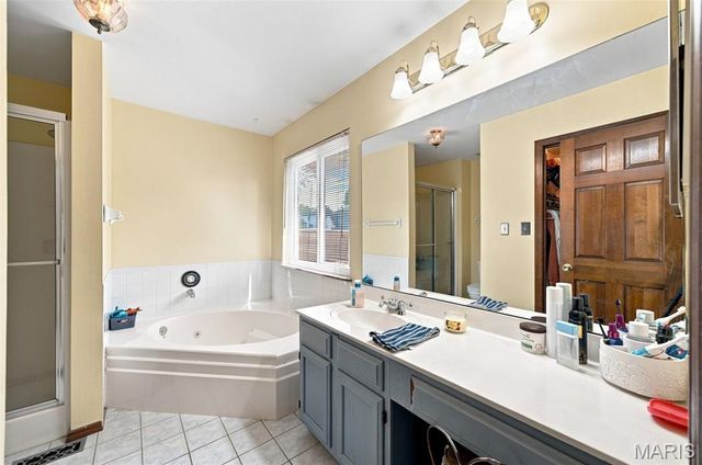 1042 Remington Oaks Court, Fenton, MO 63026