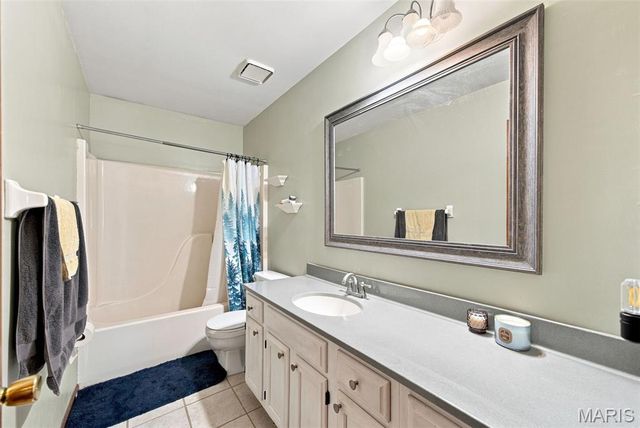 1042 Remington Oaks Court, Fenton, MO 63026