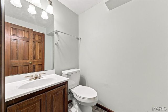 1042 Remington Oaks Court, Fenton, MO 63026