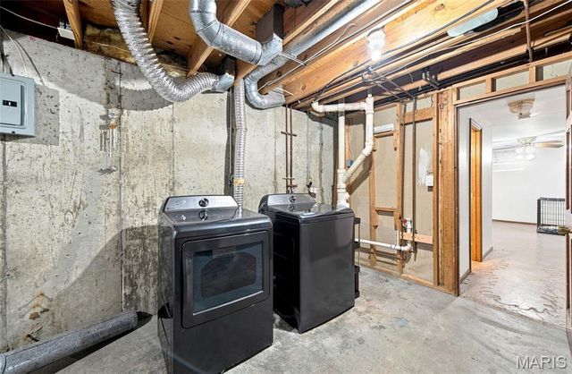 1042 Remington Oaks Court, Fenton, MO 63026