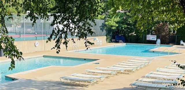 1042 Remington Oaks Court, Fenton, MO 63026