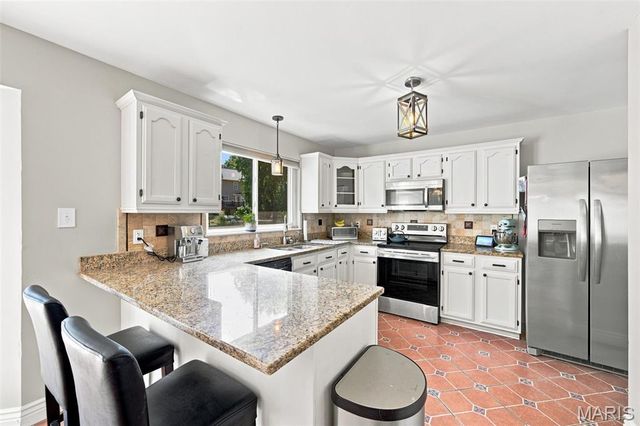 1042 Remington Oaks Court, Fenton, MO 63026