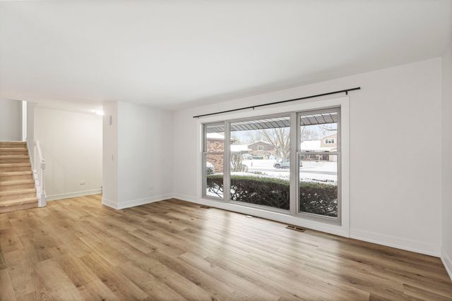 2643 N Prindle Avenue, Arlington Heights, IL 60004