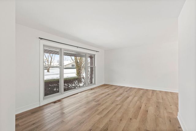 2643 N Prindle Avenue, Arlington Heights, IL 60004