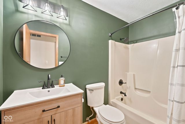 7215 Lion Drive, Nineveh, IN 46164
