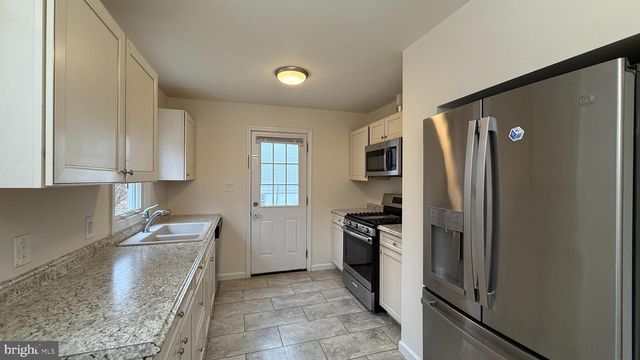 3914 FINDLEY RD, Woodbridge, VA 22193