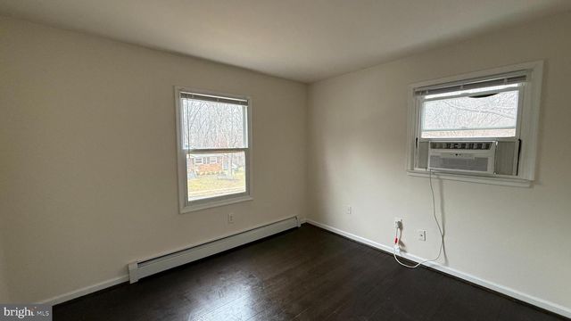 3914 FINDLEY RD, Woodbridge, VA 22193