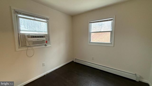 3914 FINDLEY RD, Woodbridge, VA 22193