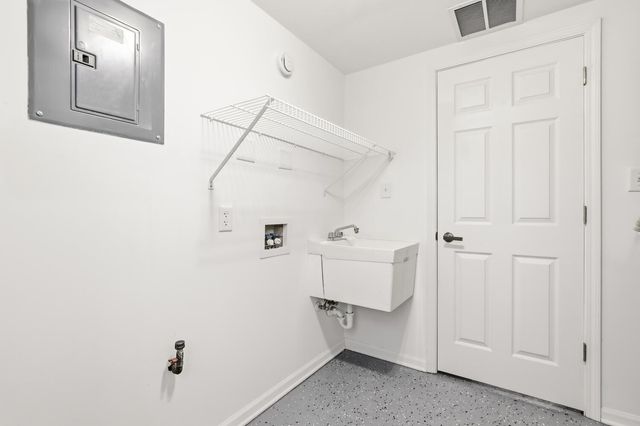 2921 Clough Avenue, Highland, IN 46322