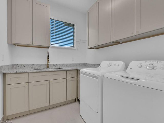 20581 Fair Oak LN, Estero, FL 33928