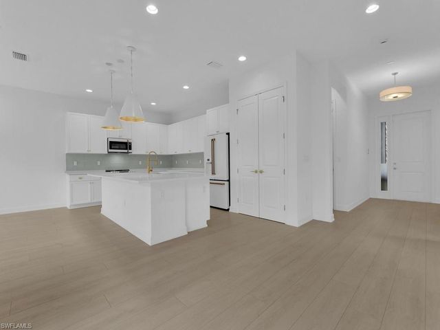 20581 Fair Oak LN, Estero, FL 33928