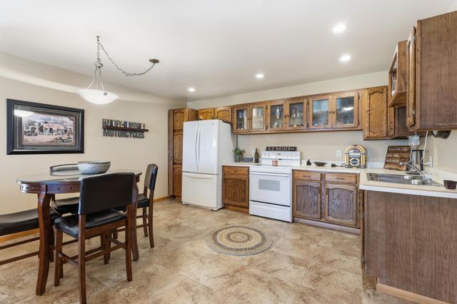 3015 Valleywood Drive SW, Rochester, MN 55902