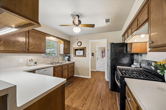 214 Tudor Court, Deer Park, TX 77536