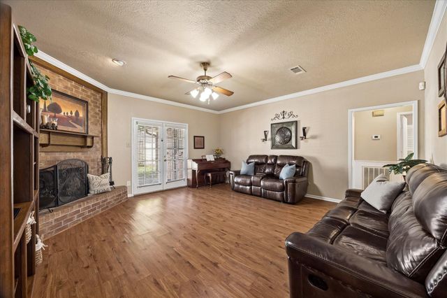 214 Tudor Court, Deer Park, TX 77536