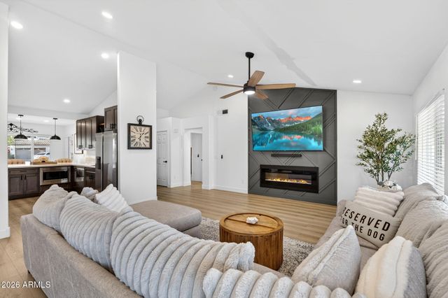 2313 E CORTEZ Drive, Gilbert, AZ 85234