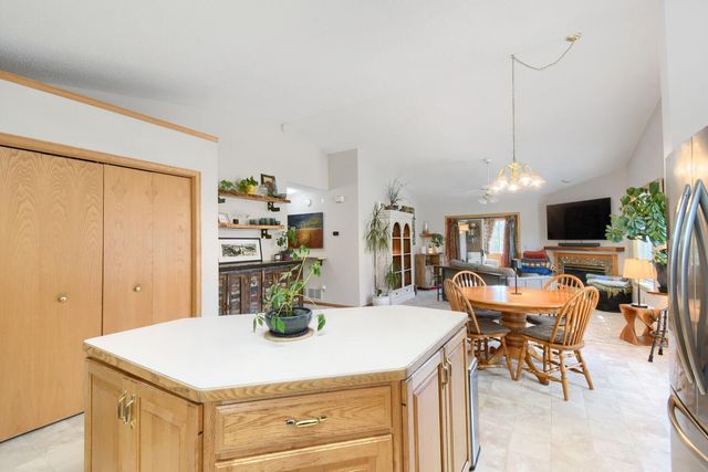 828 Woodland Drive, Mahtomedi, MN 55115