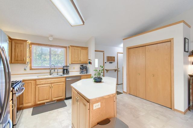 828 Woodland Drive, Mahtomedi, MN 55115