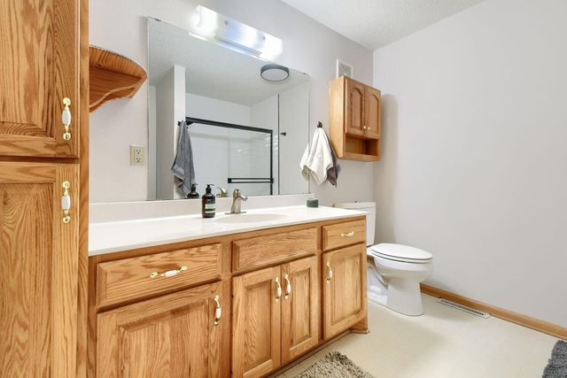 828 Woodland Drive, Mahtomedi, MN 55115