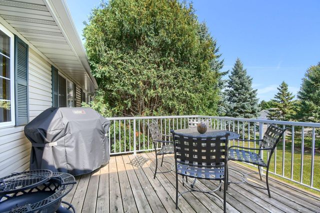 828 Woodland Drive, Mahtomedi, MN 55115