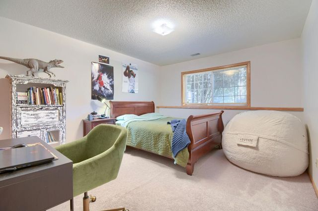 828 Woodland Drive, Mahtomedi, MN 55115