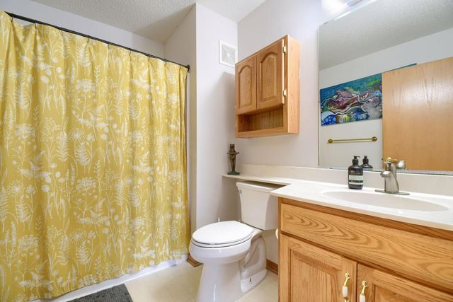 828 Woodland Drive, Mahtomedi, MN 55115