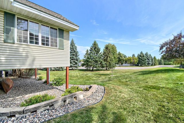 828 Woodland Drive, Mahtomedi, MN 55115
