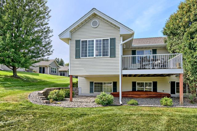 828 Woodland Drive, Mahtomedi, MN 55115
