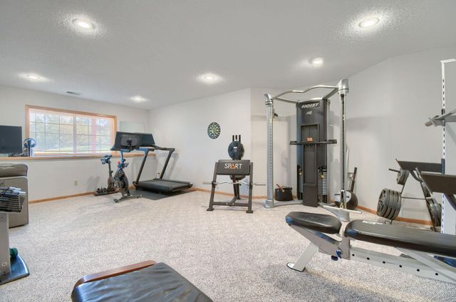 828 Woodland Drive, Mahtomedi, MN 55115