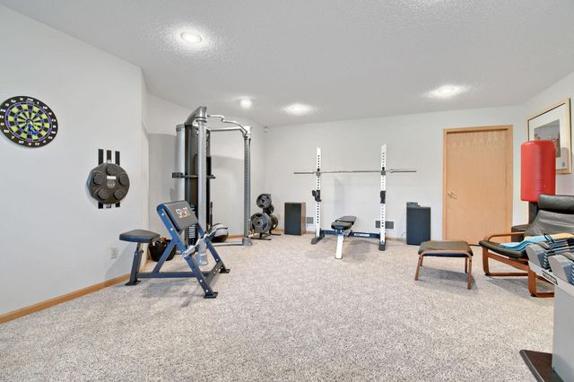 828 Woodland Drive, Mahtomedi, MN 55115