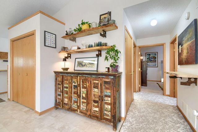 828 Woodland Drive, Mahtomedi, MN 55115